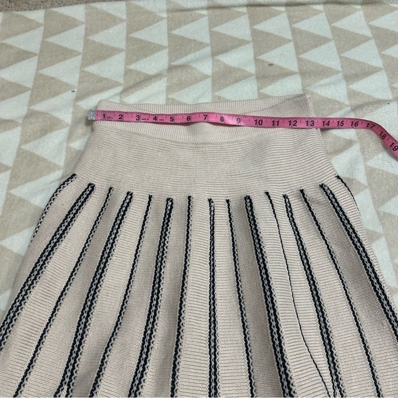 Tanya Taylor pleated stripe a line sweater skirt ivory black - Picture 3 of 4